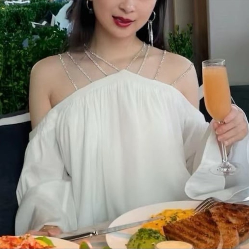 Kfashion Elegant White Off-Shoulder Blouse